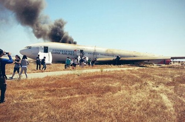 Аварія "найнадійнішого авіалайнера": Boeing-777 неправильно завів на посадку пілот-стажер