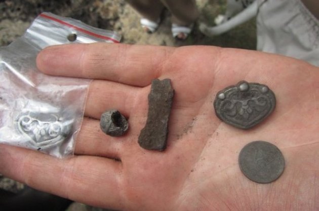 Знайдені прикраси, можливо, були свідками цих подій