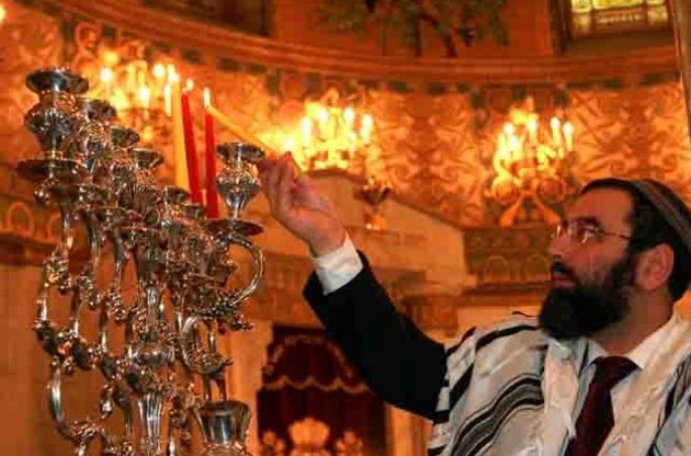 Іудеї всього світу святкують Хануку
