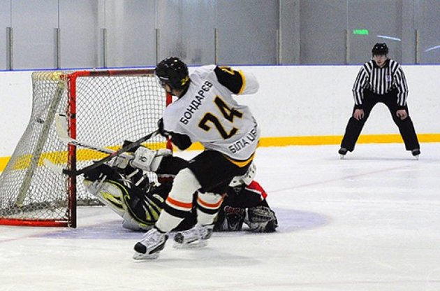 Артем Бондарєв - майстер виконання буллітів