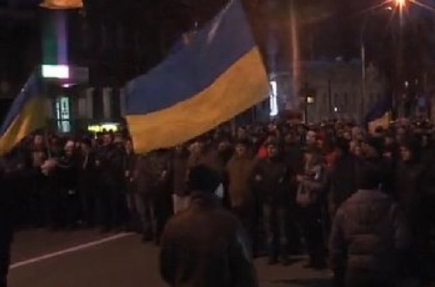 Мітингувальники заблокували центральний вхід до Кабміну