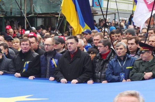 Лідерів опозиції викликали на допит до Генпрокуратури через Євромайдан