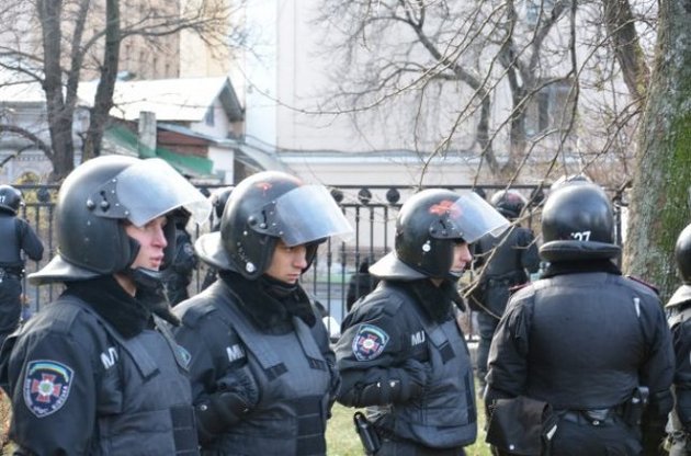 У Василькові внутрішні війська прорвали блокаду опозиції і виїхали до Києва
