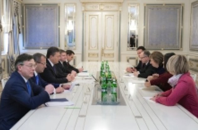 Янукович обговорив з Ештон перспективи проведення конституційної реформи