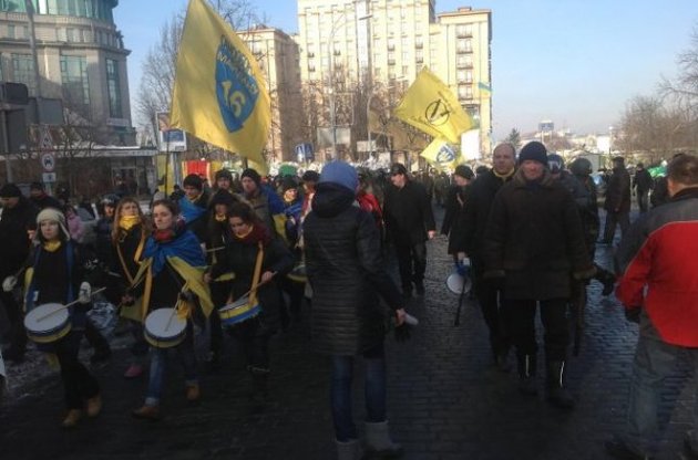 Колона активістів Майдану прийшла до урядового кварталу "нагадати владі про себе"