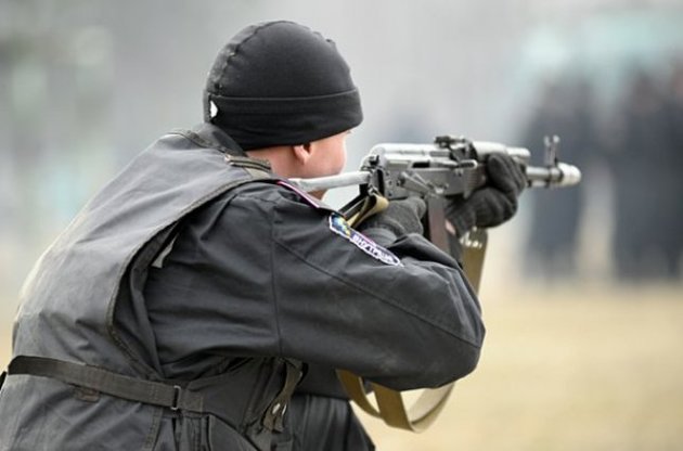 Захарченко видав працівникам МВС бойову зброю