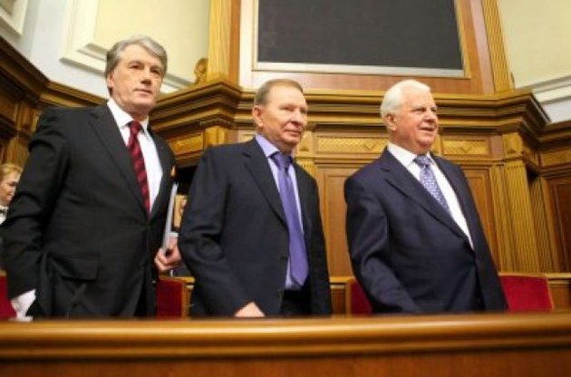 Екс-президенти України запропонували Порошенку свій шлях виходу з ситуації, що склалася в країні