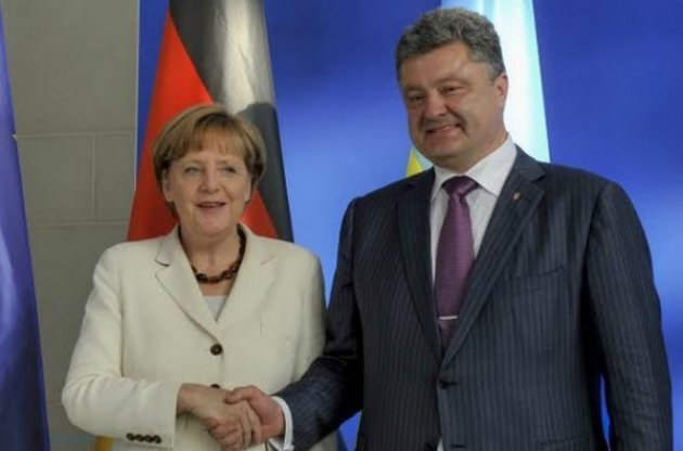 Порошенко попросив Меркель допомогти у вирішенні конфлікту на південному сході Україні