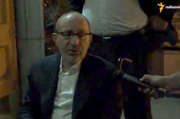 До Порошенко в АП уночі приходять Кернес, посол РФ і "смотрящий" Януковича