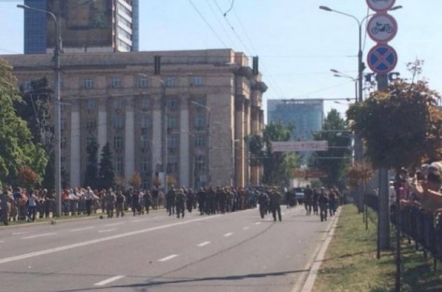 Садисти з "ДНР" влаштували у Донецьку "парад зла", провівши вулицями міста українських військовополонених