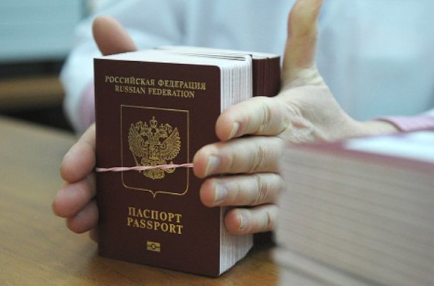 На Донбас завезли російські рублі та паспорти для "ДНР" та "ЛНР"