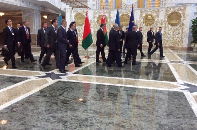 В Мінську Київ і Москва так і не перейшли від війни до розмови