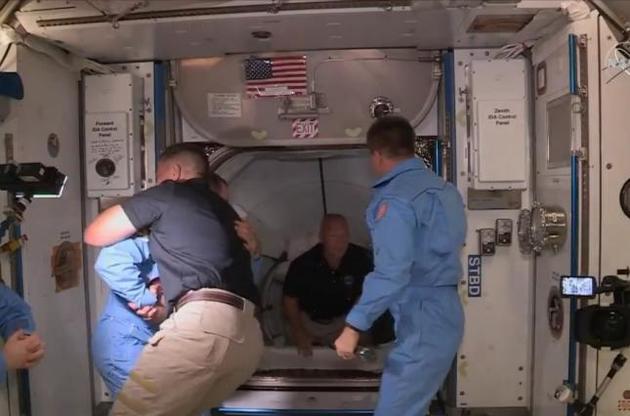 Экипаж корабля Crew Dragon перешел на МКС