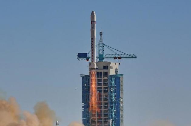 Китай запустил в космос ракету с двумя спутниками