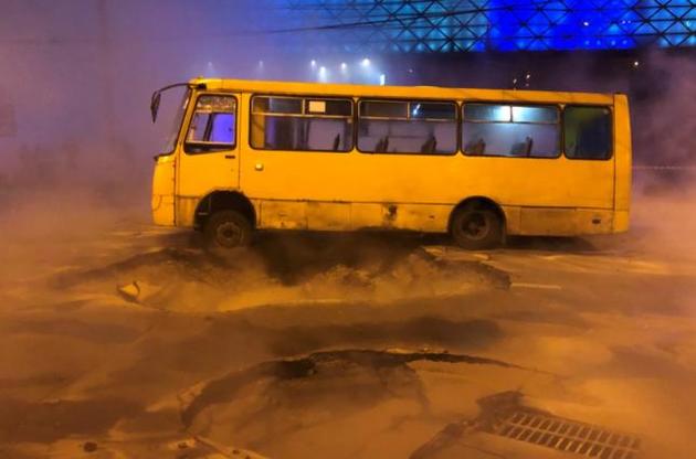 У "Київтеплоенерго" повідомили, коли ліквідують аварію біля ТРЦ Ocean Plaza