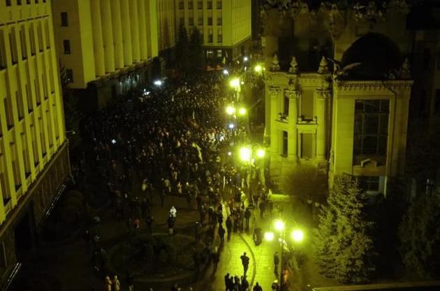 Акція під ОПУ триває