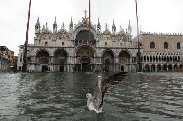 В Венеции объявлено чрезвычайное положение из-за непрекращающегося наводнения