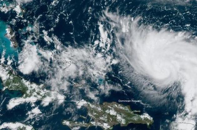 Ураган "Дориан" слабеет и ударит по США