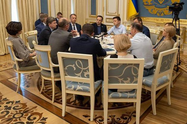 Зеленський обговорив з головами фракцій зміни закону про вибори депутатів