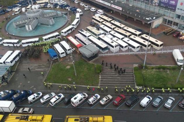 Зранку до стадіону привезли правоохоронців