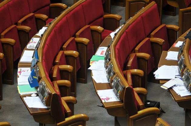 Луценко не планує найближчим часом вносити до Ради подання на трьох депутатів