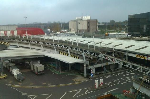 Лондонский аэропорт возобновил работу после инцидента с дронами