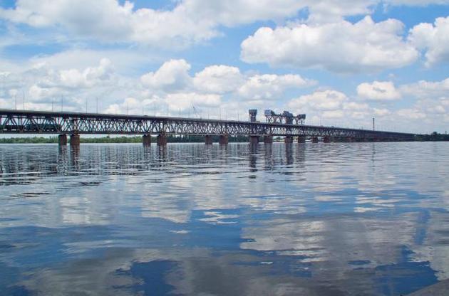 Два часа движение на мосту было запрещено