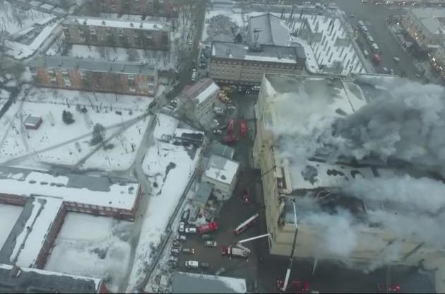 Количество жертв пожара в торговом центре Кемерово выросло до полусотни