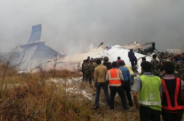 При крушении самолета в Непале погибли более 50 человек