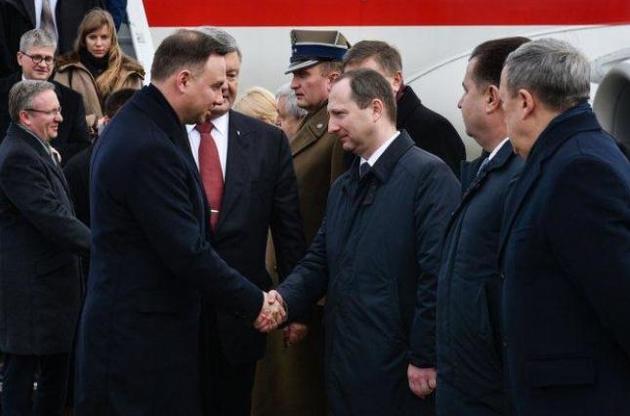 История не должна влиять на будущее украинско-польских отношений - Порошенко