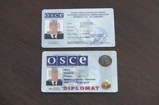 Фальшивое удостоверение сотрудника ОБСЕ мужчина смог купить за в $ 1,5 тысячи