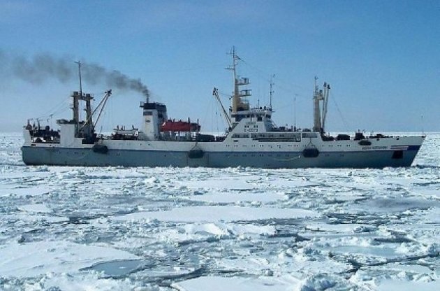 Один з українців, які перебували на судні, загинув, підтвердили в МЗС