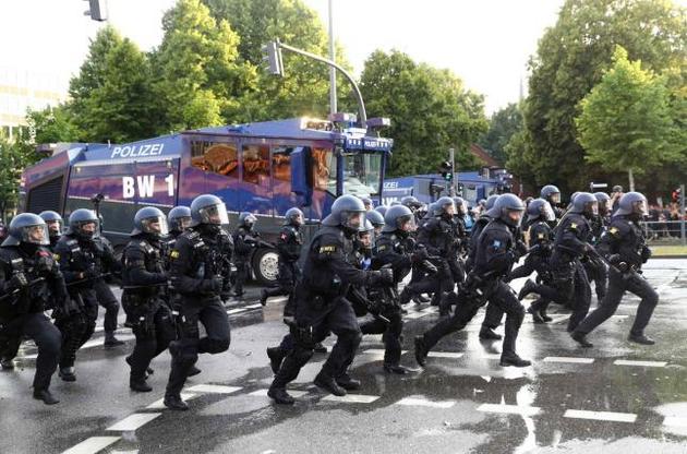 В результате столкновений в Гамбурге пострадали 213 полицейских