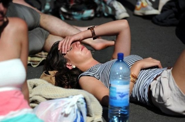 На юге Франции жара побила все рекорды -  в тени более 35°C