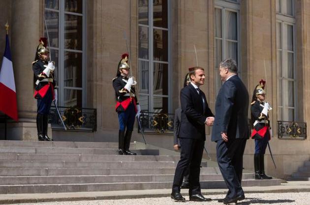 Макрон тоже решил высказаться по поводу Анны Ярославны