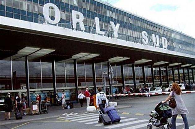 Нападник у паризькому аеропорту був "радикалізованним" мусульманином