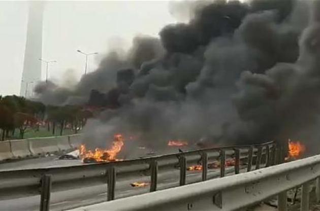 Відеокамера зафіксувала авіакатастрофу в Стамбулі