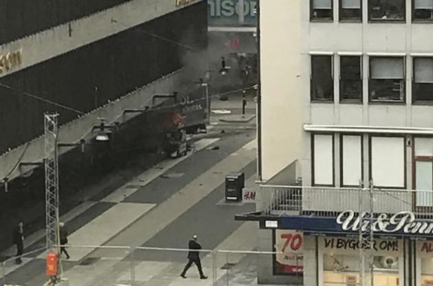 В шведской полиции наезд грузовика на пешеходов назвали атакой