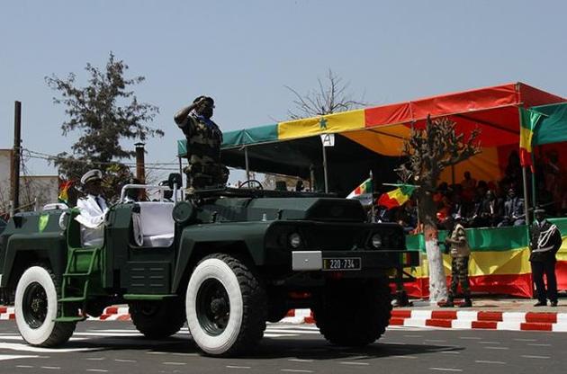 В сети появилось видео с передвижением Сенегальской бронетехники перед операцией в Гамбии