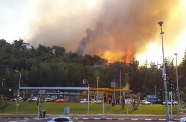 Пожежа в Хайфі локалізована, але є ризики нових займань
