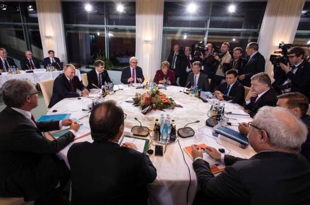 Після зустрічі в "Нормандському форматі" лише Порошенко говорив про розміщення озброєної місії ОБСЄ в Донбасі.