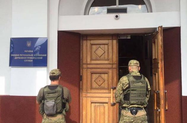 Появилось видео с обыском в офисе пограничников