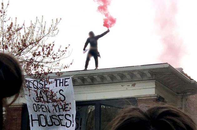 Также к подобным мерам может прибегнуть и Нью-Йорк