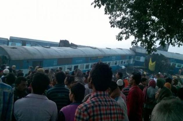 Количество жертв аварии на железной дороге в Индии возросло до 119 человек