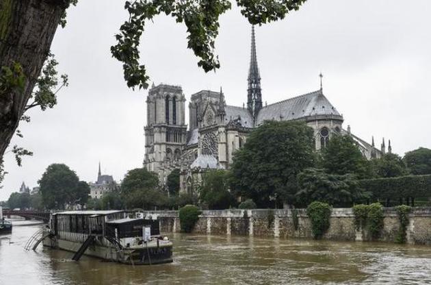 Из-за наводнения в Париже музей Лувр закрыли для туристов
