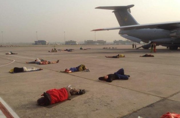 В Дели люди спали на взлетной полосе