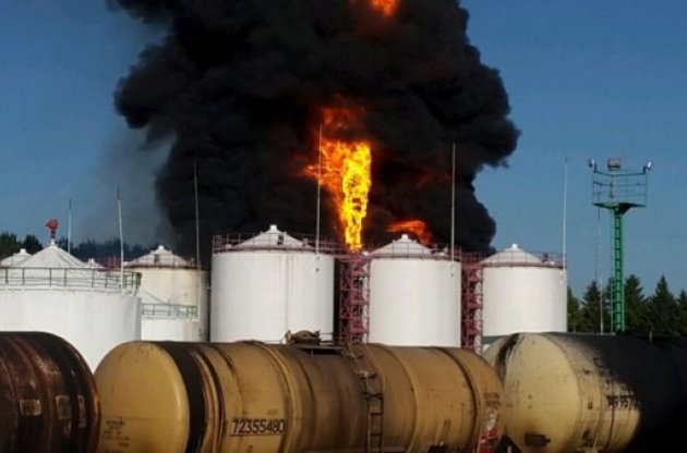 Один из пострадавших от пожара на нефтебазе под Киевом скончался