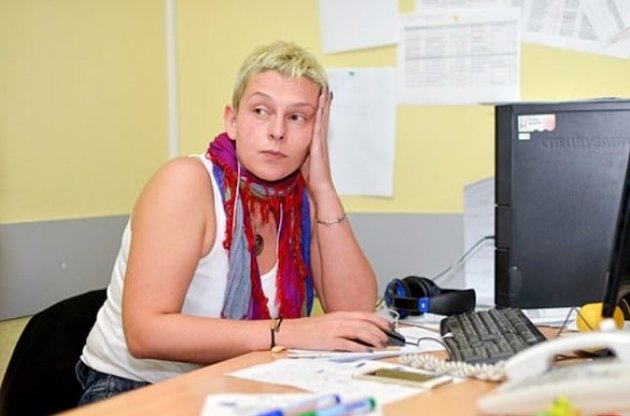 Столярова покинула Україну