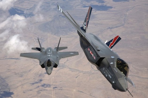 США перебросили в Японию 12 истребителей-"невидимок" F-22 в ответ на ядерные испытания КНДР