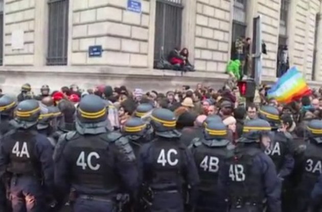 Полиция задержала 340 участников протестов в Париже